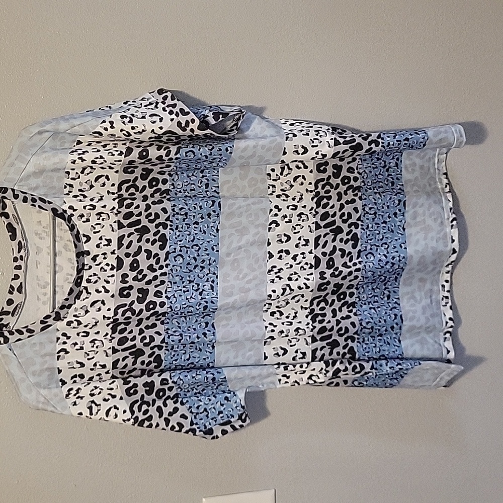 Blue leopard print color block T